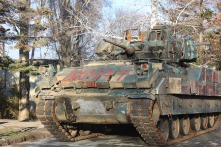 В саратовском Парке Победы поставили трофейную американскую БМП «Брэдли»