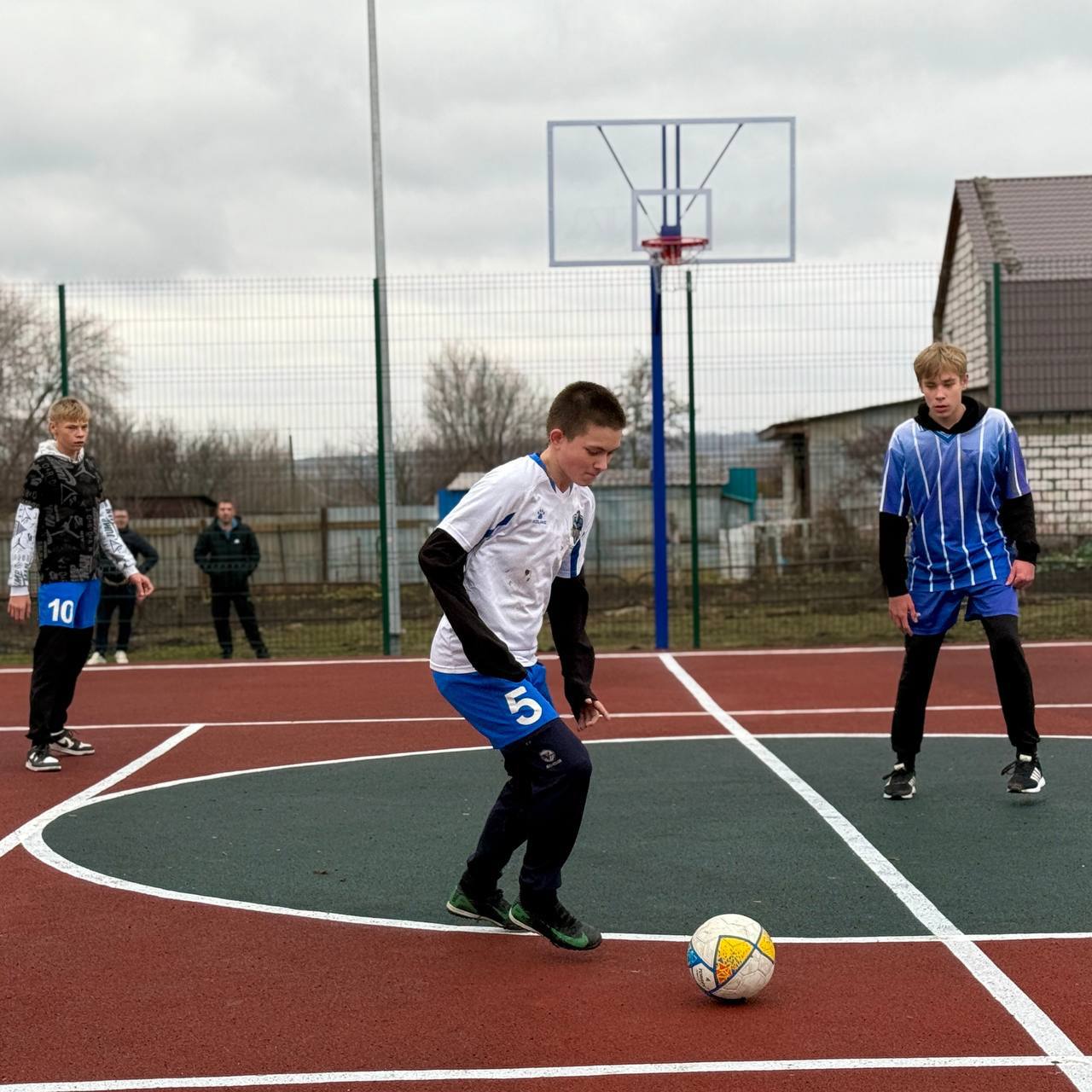 Яркий матч на новой площадке
