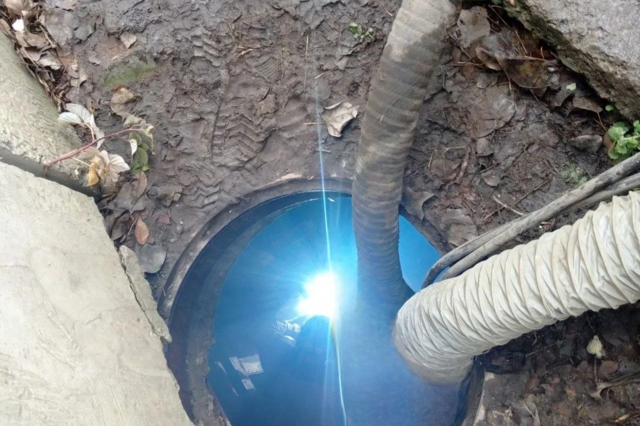 Уважаемые жители города!. В настоящее время специалисты предприятия завершили аварийно-ремонтные работы на трубопроводе по ул. Шелковичная, 167 и приступили к заполнению водовода