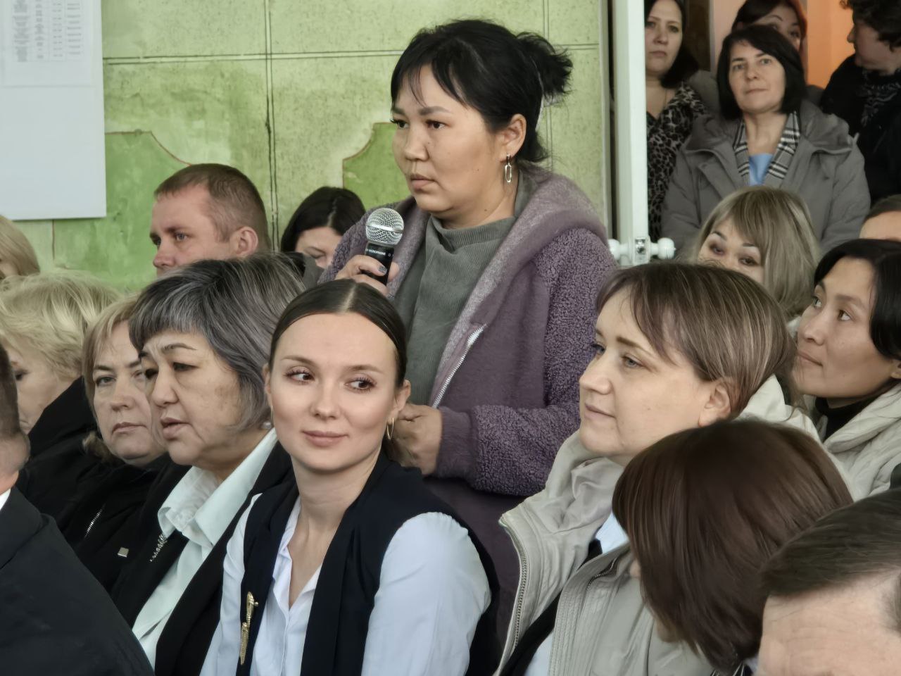 Накануне провёл встречу с жителями Безымянского муниципального образования в селе Зелёный Дол Накануне провёл встречу с жителями Безымянского муниципального образования в селе Зелёный Дол