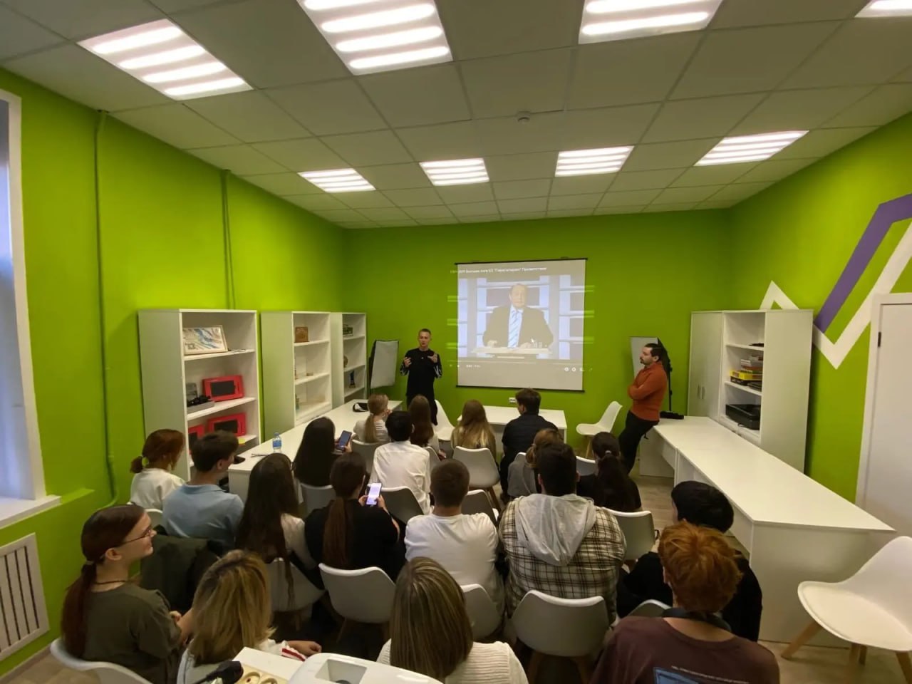 Молодёжное пространство «Орлёнок» снова стало центром для репетиций и подготовки к будущим играм КВН Молодёжное пространство «Орлёнок» снова стало центром для репетиций и подготовки к будущим играм КВН