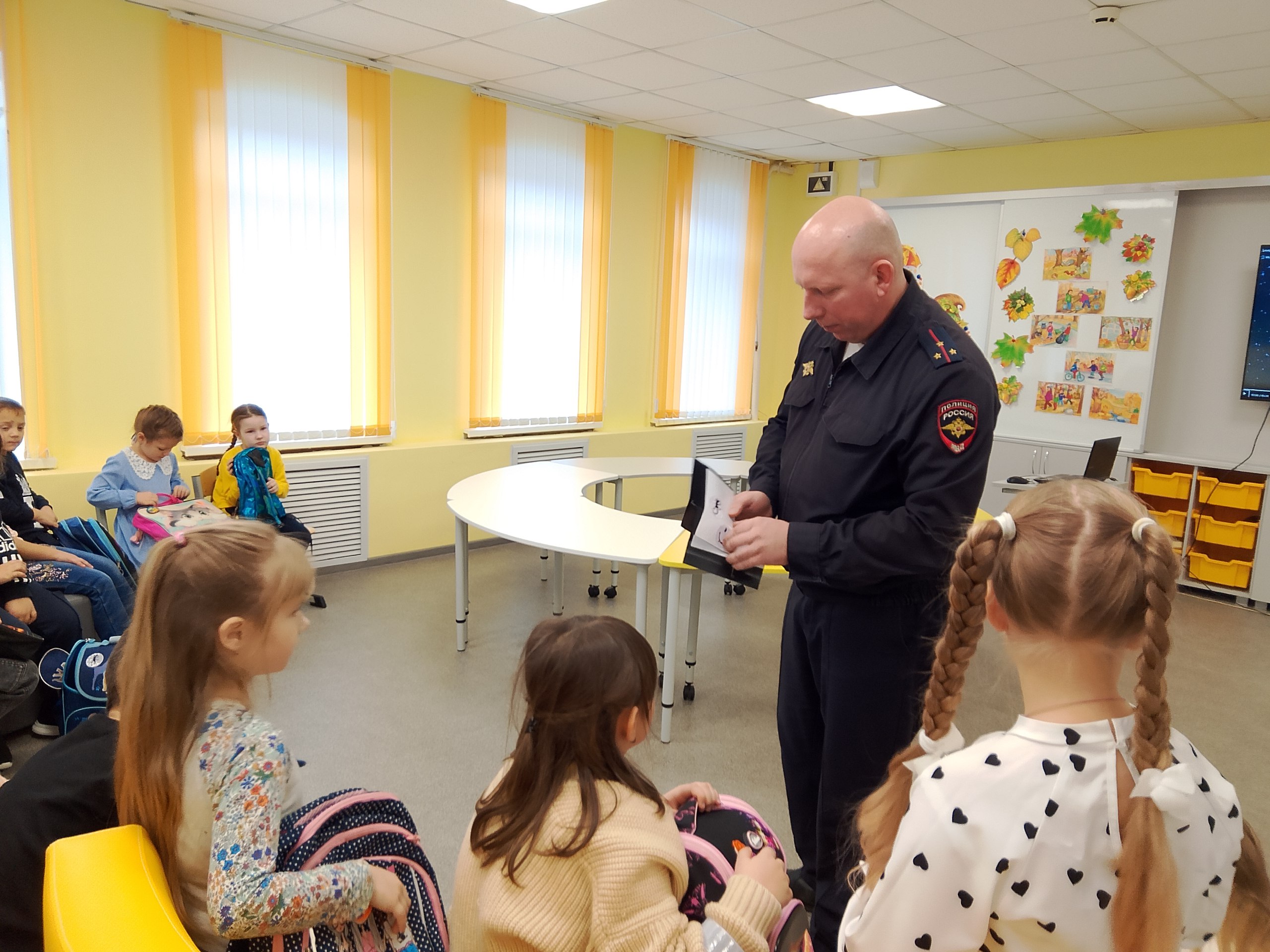 Автоинспекторы провели урок ПДД «Световозвращатели!» Автоинспекторы провели урок ПДД «Световозвращатели!»