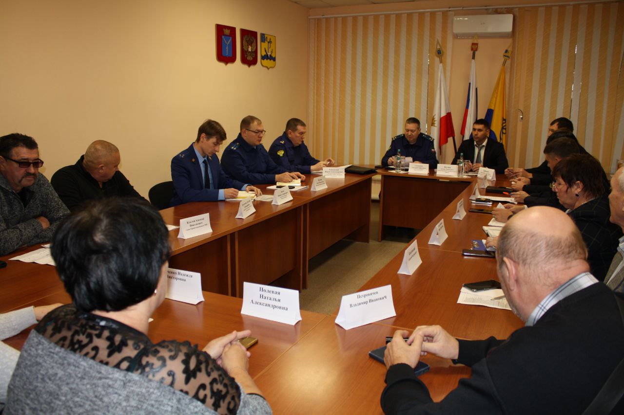 Заместитель прокурора Саратовской области Дмитрий Симанович провел рабочее совещание по вопросам исполнения законодательства о межнациональных отношениях Заместитель прокурора Саратовской области Дмитрий Симанович провел рабочее совещание по вопросам исполнения законодательства о межнациональных отношениях