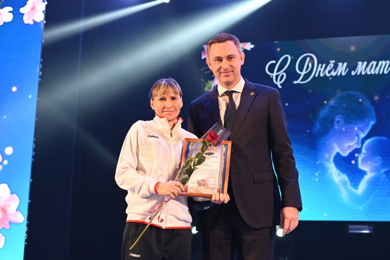 В преддверии одного из самых тёплых и светлых праздников — Дня матери — поздравил наших дорогих женщин на торжественном мероприятии и вручил различные награды В преддверии одного из самых тёплых и светлых праздников — Дня матери — поздравил наших дорогих женщин на торжественном мероприятии и вручил различные награды