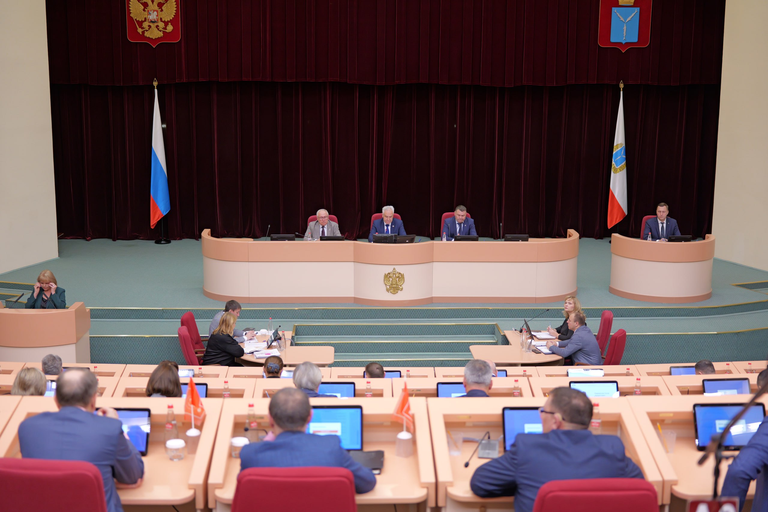 Роман Бусаргин: В поправках в бюджет, рассмотренных и поддержанных сегодня на заседании областной думы, отражены несколько важных решений: