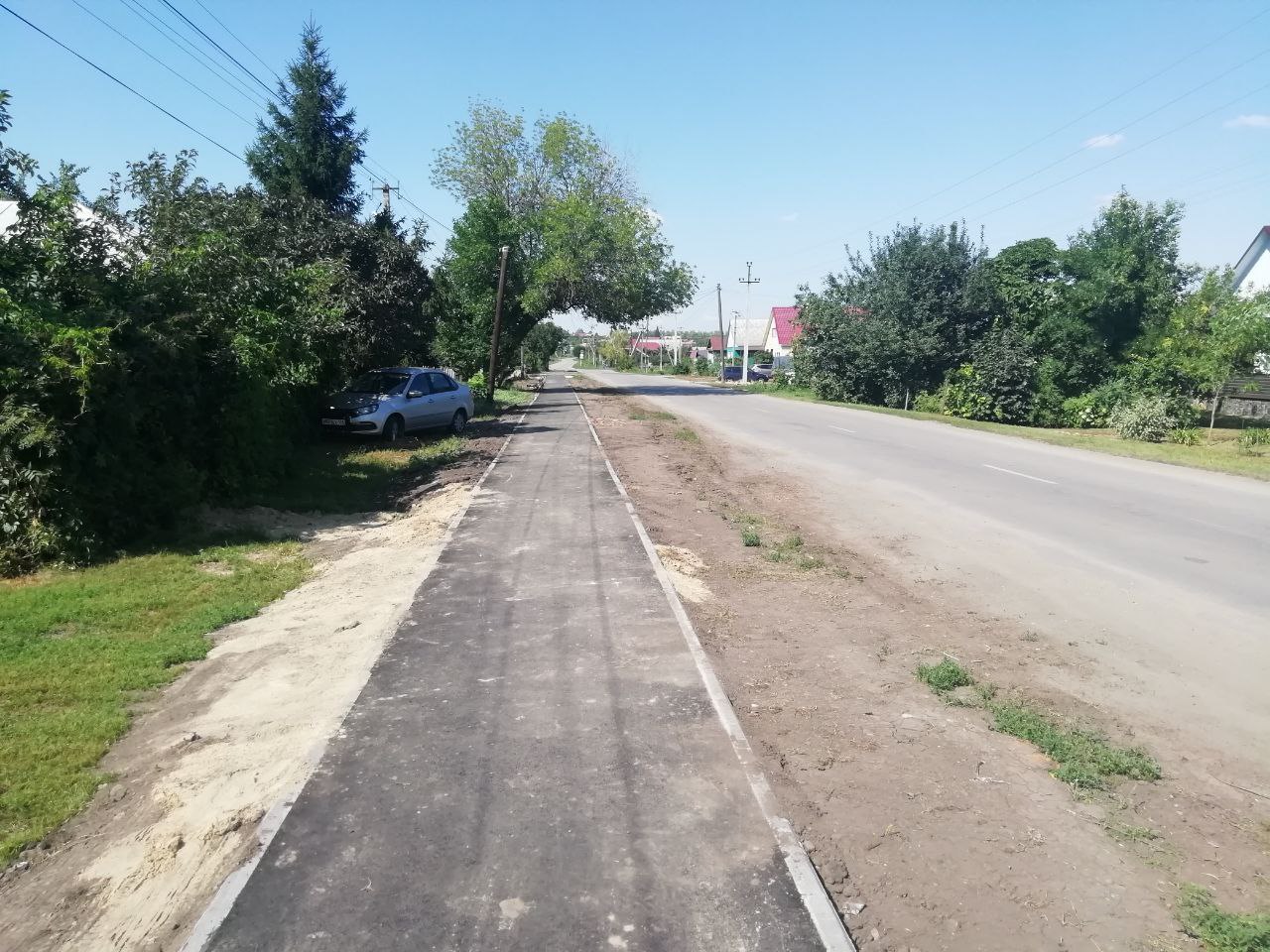 В Калининске и Романовке отремонтировали тротуары на центральных улицах по региональной программе В Калининске и Романовке отремонтировали тротуары на центральных улицах по региональной программе