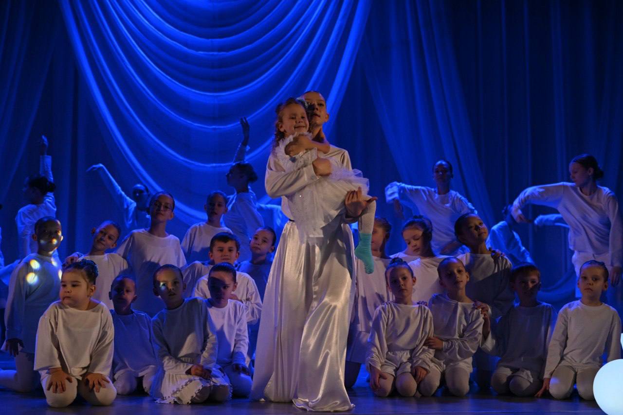 В преддверии одного из самых тёплых и светлых праздников — Дня матери — поздравил наших дорогих женщин на торжественном мероприятии и вручил различные награды В преддверии одного из самых тёплых и светлых праздников — Дня матери — поздравил наших дорогих женщин на торжественном мероприятии и вручил различные награды