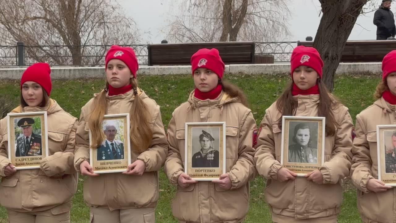 Сегодня, в День морской пехоты, в городском парке состоялось торжественное открытие памятника военным морякам