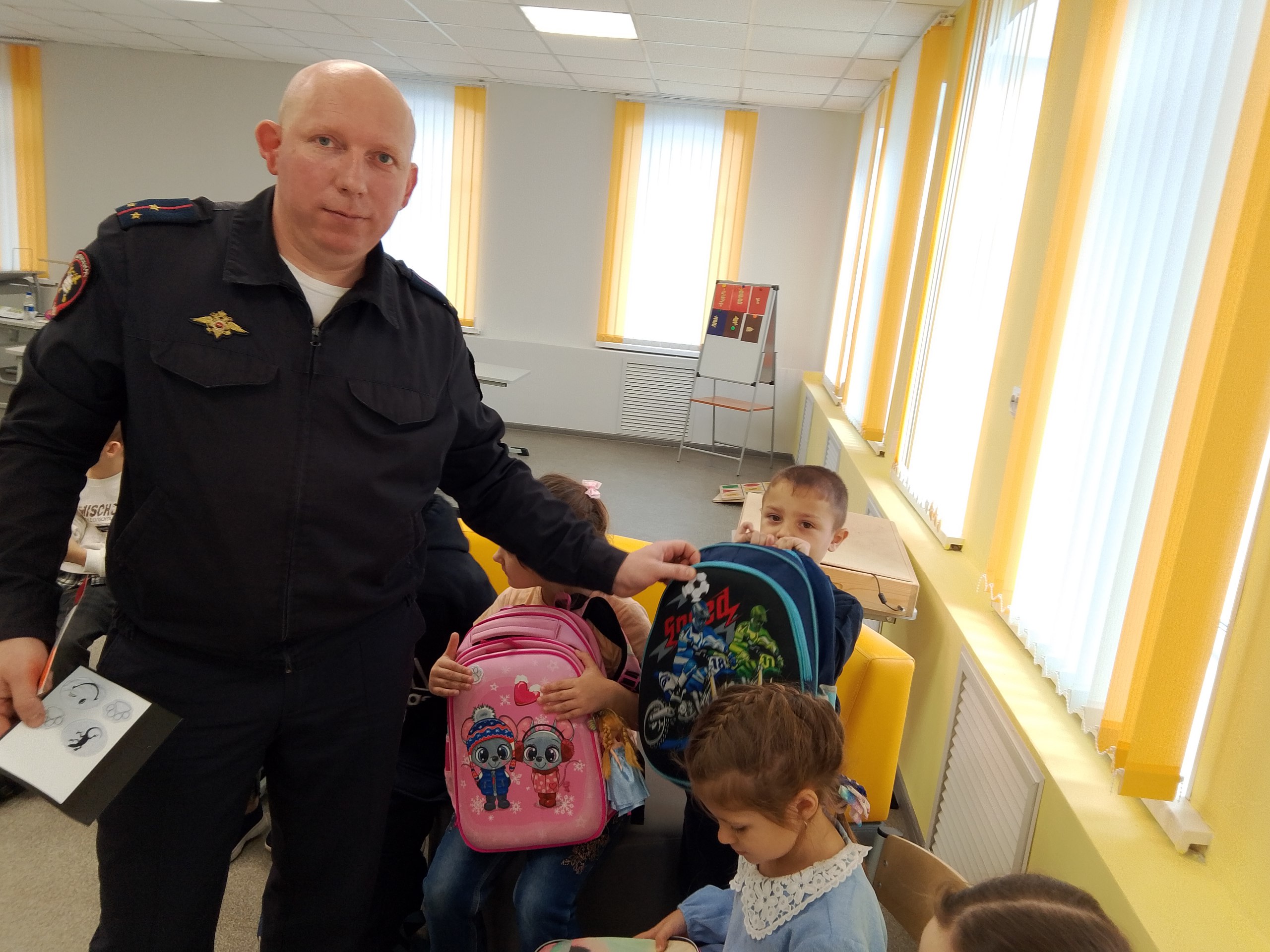 Автоинспекторы провели урок ПДД «Световозвращатели!» Автоинспекторы провели урок ПДД «Световозвращатели!»