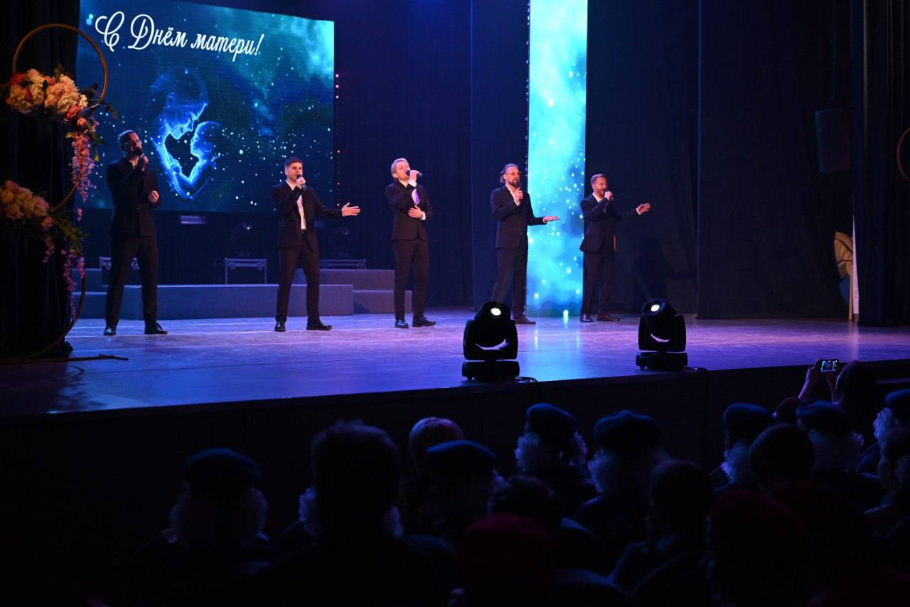 В преддверии одного из самых тёплых и светлых праздников — Дня матери — поздравил наших дорогих женщин на торжественном мероприятии и вручил различные награды В преддверии одного из самых тёплых и светлых праздников — Дня матери — поздравил наших дорогих женщин на торжественном мероприятии и вручил различные награды