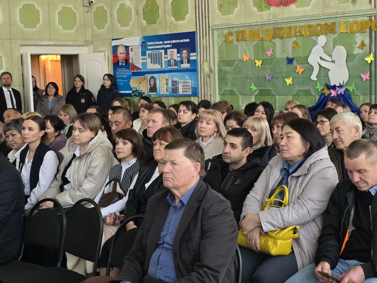 Накануне провёл встречу с жителями Безымянского муниципального образования в селе Зелёный Дол Накануне провёл встречу с жителями Безымянского муниципального образования в селе Зелёный Дол