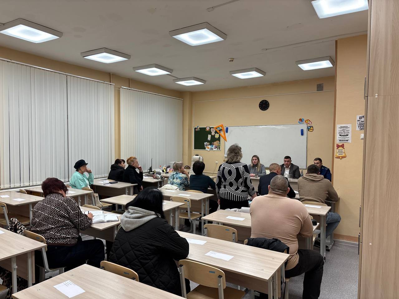 Прокурор Октябрьского района Саратова Илья Апарин встретился с представителями микрорайонов Прокурор Октябрьского района Саратова Илья Апарин встретился с представителями микрорайонов