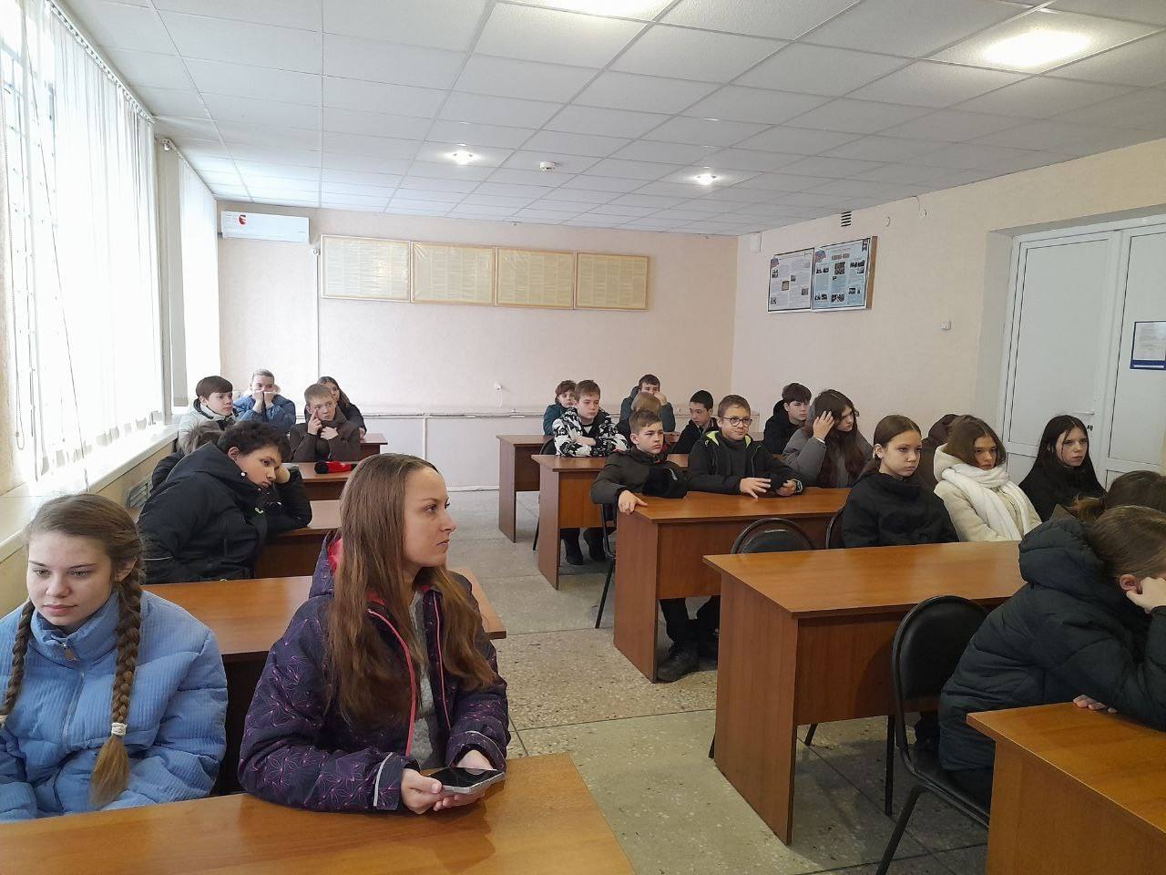 Профориентационную экскурсию в отдел полиции организовала член общественного совета в Петровске Профориентационную экскурсию в отдел полиции организовала член общественного совета в Петровске