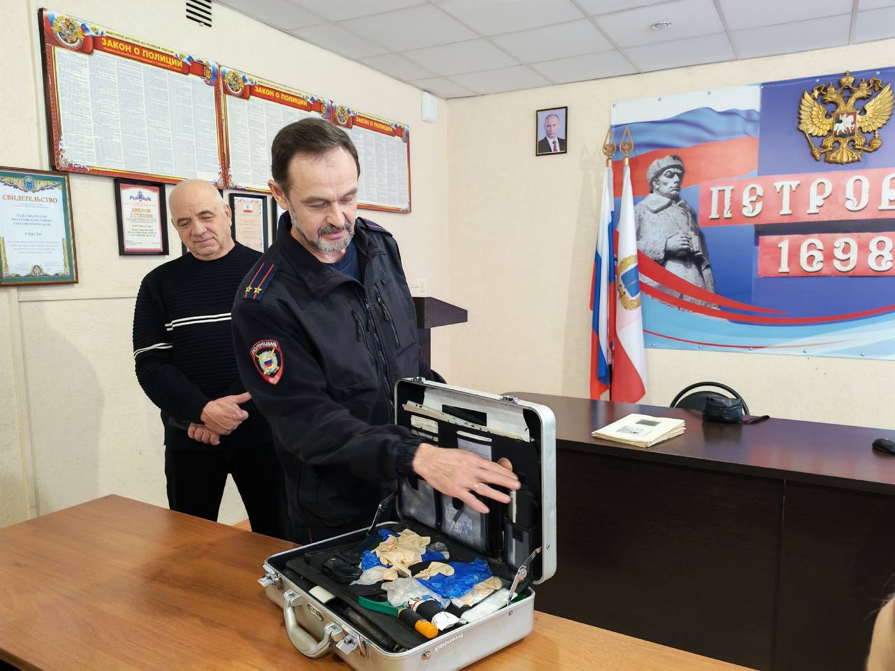 Профориентационную экскурсию в отдел полиции организовала член общественного совета в Петровске