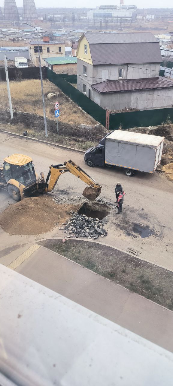 123В Солнечном-2 раскопали дорогу ради проведения воды владельцу элитного коттеджа