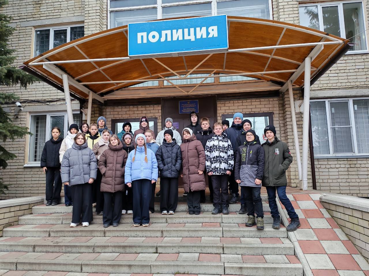 Профориентационную экскурсию в отдел полиции организовала член общественного совета в Петровске Профориентационную экскурсию в отдел полиции организовала член общественного совета в Петровске