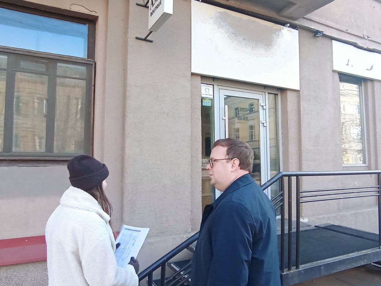 По поручению главы города Михаила Исаева продолжается проверка территорий, прилегающих к торговым объектам По поручению главы города Михаила Исаева продолжается проверка территорий, прилегающих к торговым объектам