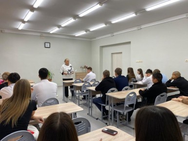 «Серебряные» волонтеры проводят Уроки мужества и делятся знаниями