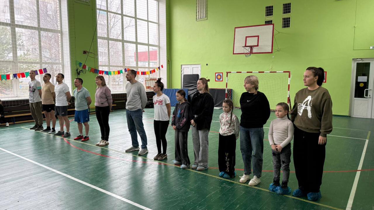 «Мама может всё!»: в школах прошли праздничные футбольные матчи ко Дню матери