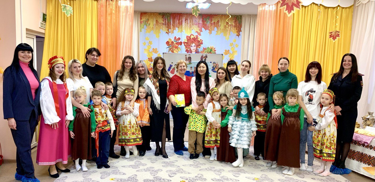 В Энгельсе сотрудники Госавтоинспекции посетили детский сад В Энгельсе сотрудники Госавтоинспекции посетили детский сад