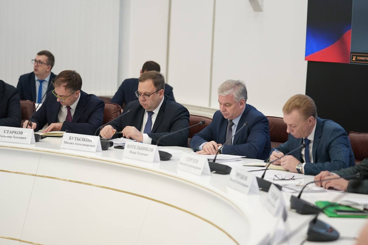 Губернатор Роман Бусаргин провел постоянно действующее совещание с заместителями председателя правительства, министрами, а также главами районов Губернатор Роман Бусаргин провел постоянно действующее совещание с заместителями председателя правительства, министрами, а также главами районов