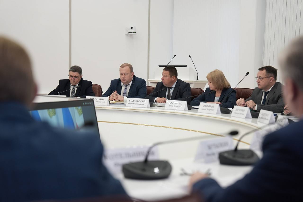 Губернатор Роман Бусаргин провел постоянно действующее совещание с заместителями председателя правительства, министрами, а также главами районов Губернатор Роман Бусаргин провел постоянно действующее совещание с заместителями председателя правительства, министрами, а также главами районов