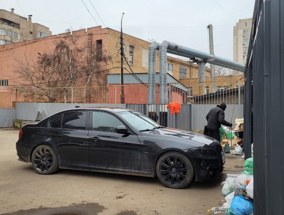 Водители, чьи авто мешают вывозу мусора, будут привлечены к административной ответственности