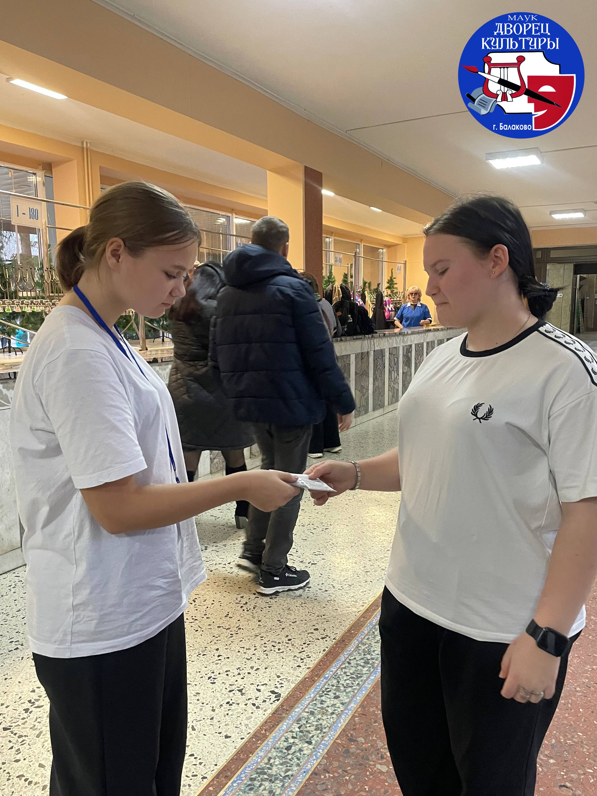 1 декабря в МАУК Дворец культуры прошла профилактическая акция «Скажем нет экстремизму», которую провели «Волонтеры культуры» ДК. Волонтеры раздавали листовки о профилактике экстремизма и терроризма, рассказав о вреде этих... 1 декабря в МАУК Дворец культуры прошла профилактическая акция «Скажем нет экстремизму», которую провели «Волонтеры культуры» ДК. Волонтеры раздавали листовки о профилактике экстремизма и терроризма, рассказав о вреде этих...