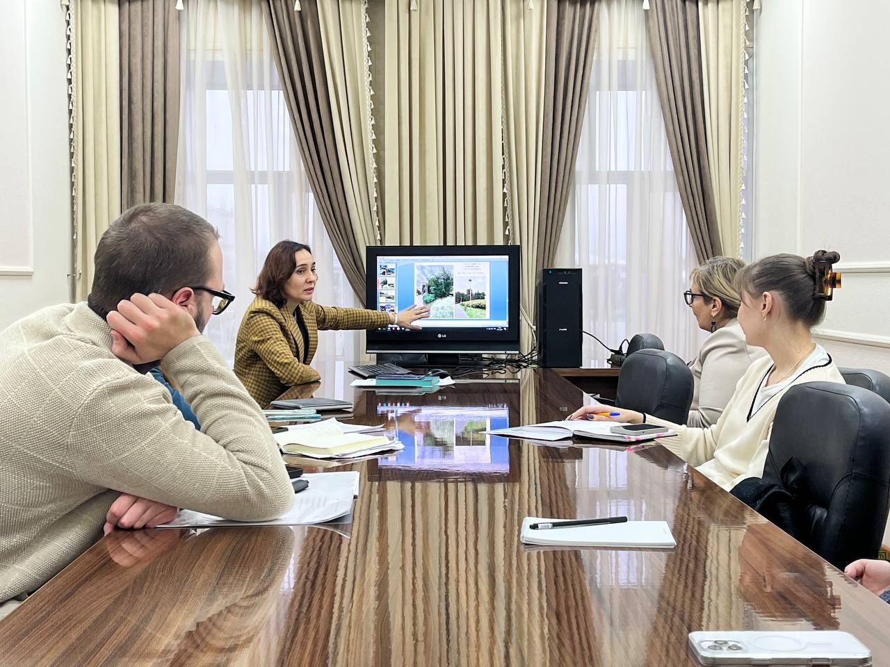 Состоялось совещание по вопросам благоустройства и озеленения