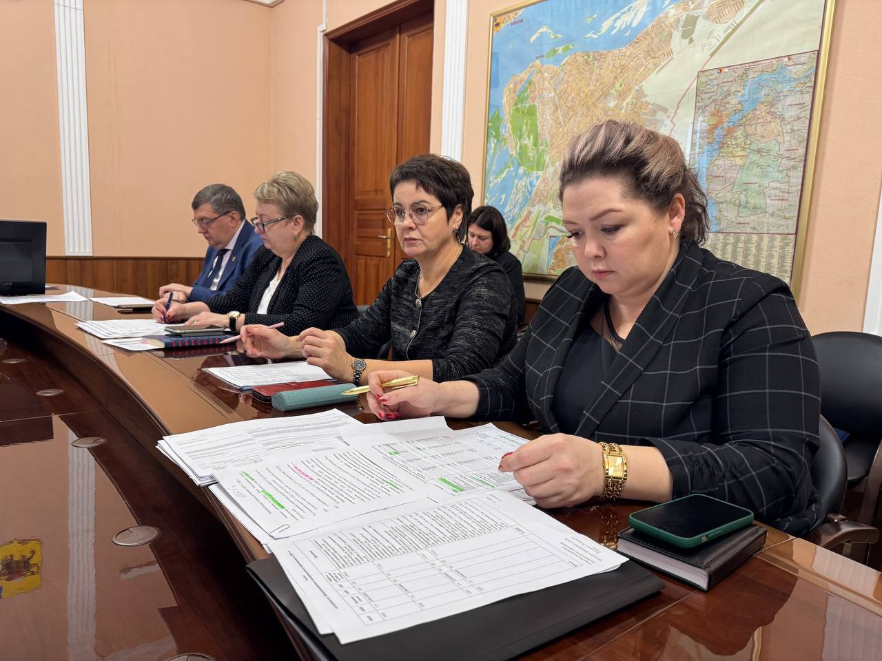 С главами сельских поселений Энгельсского района обсудили вопросы формирования бюджета на 2026 год и плановый период 2027 и 2028 годов С главами сельских поселений Энгельсского района обсудили вопросы формирования бюджета на 2026 год и плановый период 2027 и 2028 годов