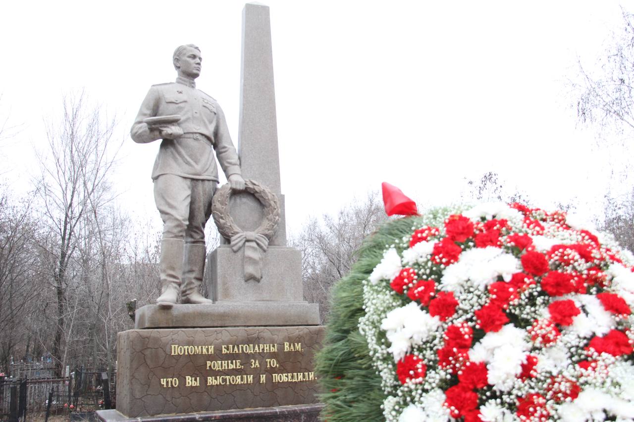 В День Неизвестного Солдата начальник ГУ МВД России по Саратовской области почтил память погибших в годы Великой Отечественной войны