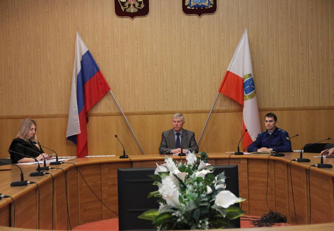 Прокурор Ивантеевского района Андрей Дергунов принял участие в заседании комиссии по делам несовершеннолетних и защите их прав