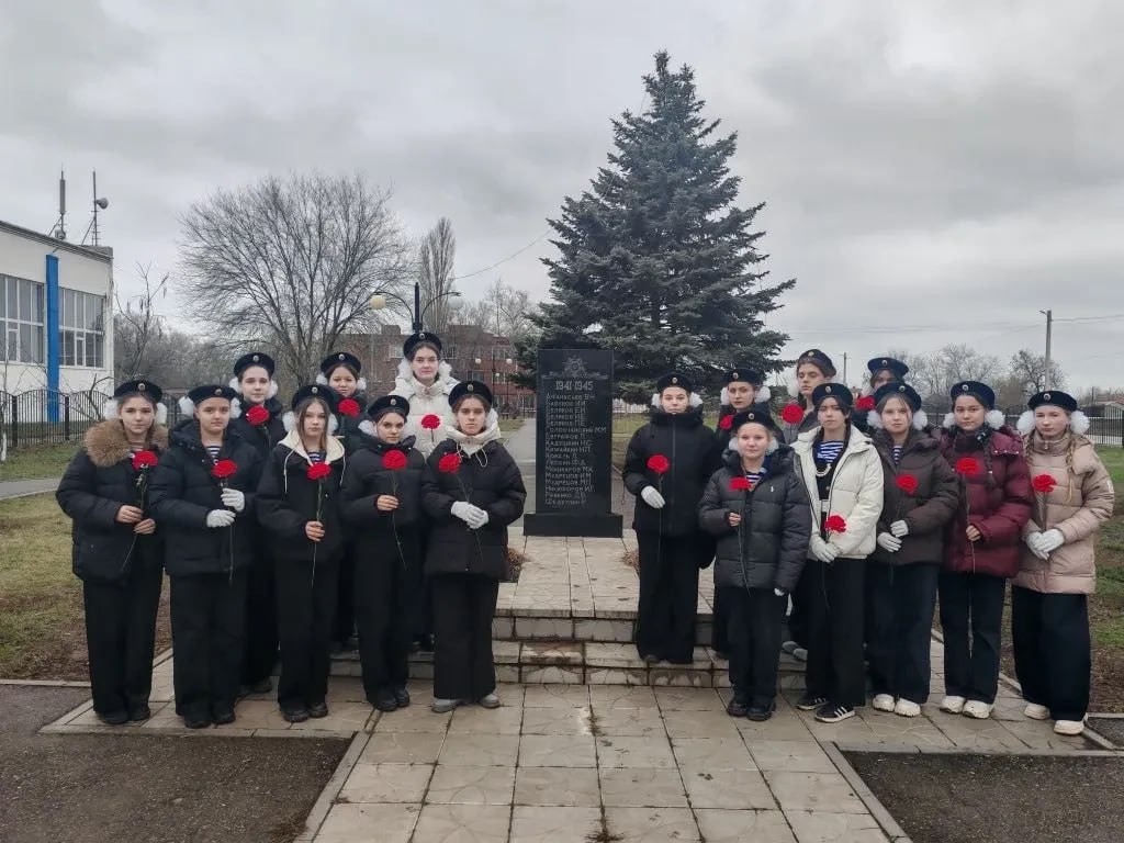 В школах Энгельсского района прошли памятные мероприятия, посвященные Дню Неизвестного Солдата В школах Энгельсского района прошли памятные мероприятия, посвященные Дню Неизвестного Солдата