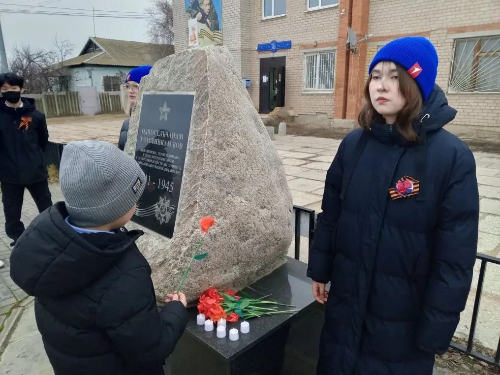 В школах Энгельсского района прошли памятные мероприятия, посвященные Дню Неизвестного Солдата В школах Энгельсского района прошли памятные мероприятия, посвященные Дню Неизвестного Солдата