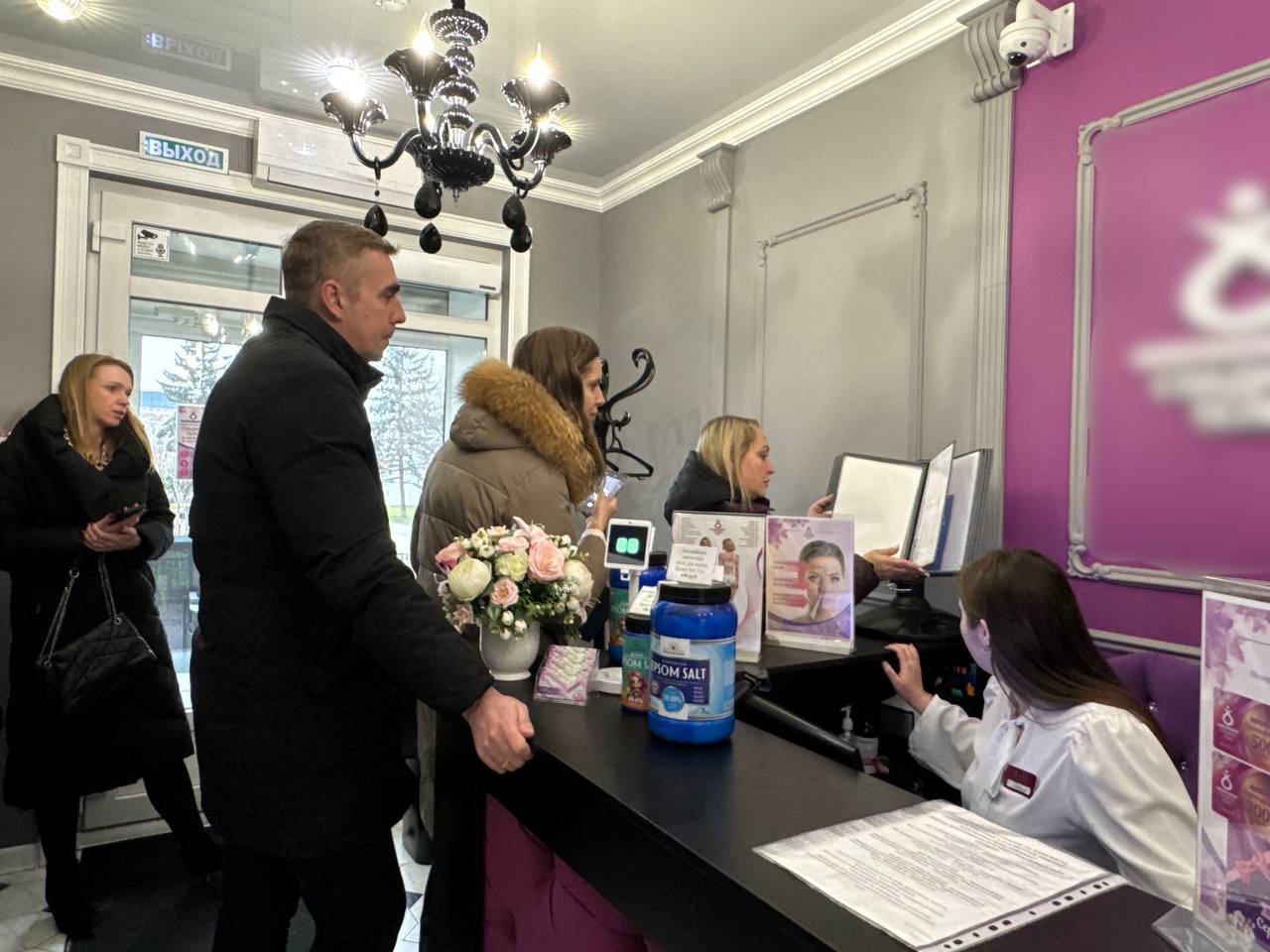 По поручению главы города Михаила Исаева заместители глав районов по экономике продолжают проверку территорий, прилегающих к торговым объектам По поручению главы города Михаила Исаева заместители глав районов по экономике продолжают проверку территорий, прилегающих к торговым объектам