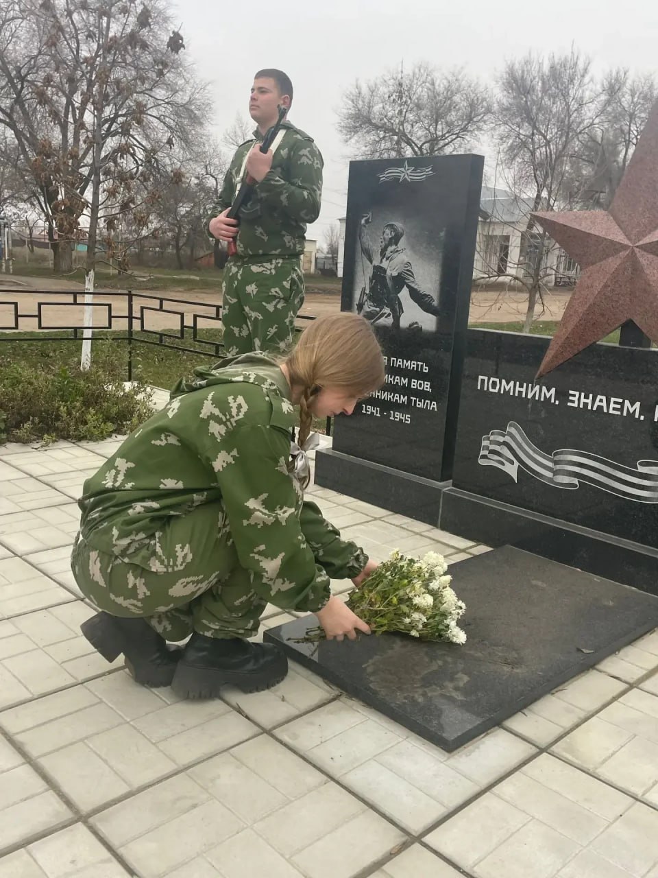 В школах Энгельсского района прошли памятные мероприятия, посвященные Дню Неизвестного Солдата В школах Энгельсского района прошли памятные мероприятия, посвященные Дню Неизвестного Солдата
