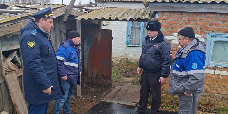 В Питерском районе обнаружили тела трех человек