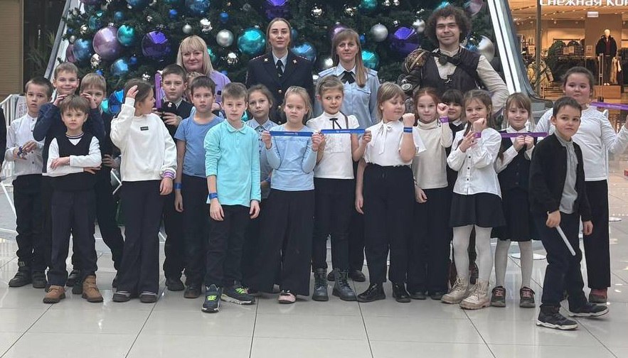 В Саратове транспортные полицейские организовали для школьников игру на знание правил безопасности на транспорте