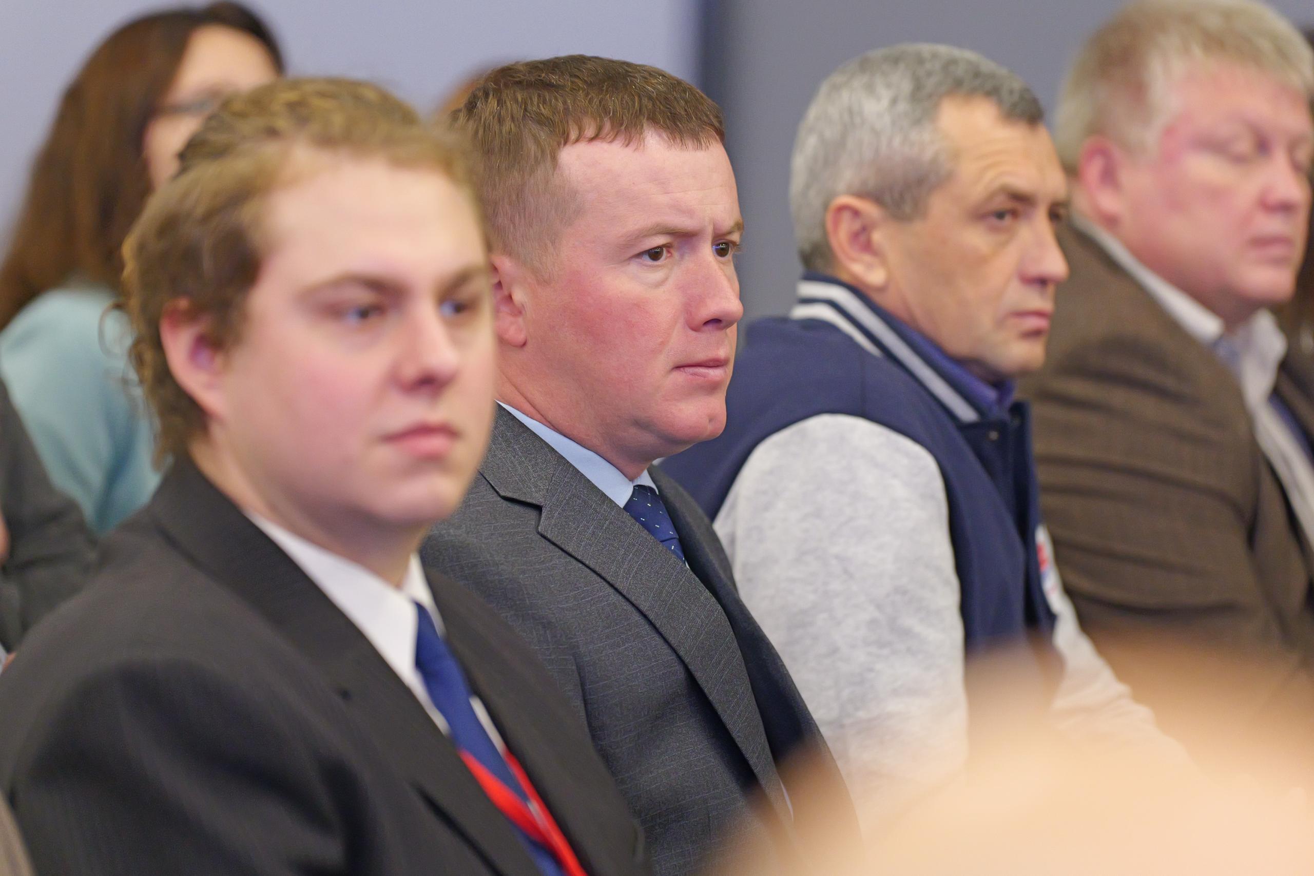 * 100 молодых управленцев получили дипломы об окончании обучения * 100 молодых управленцев получили дипломы об окончании обучения