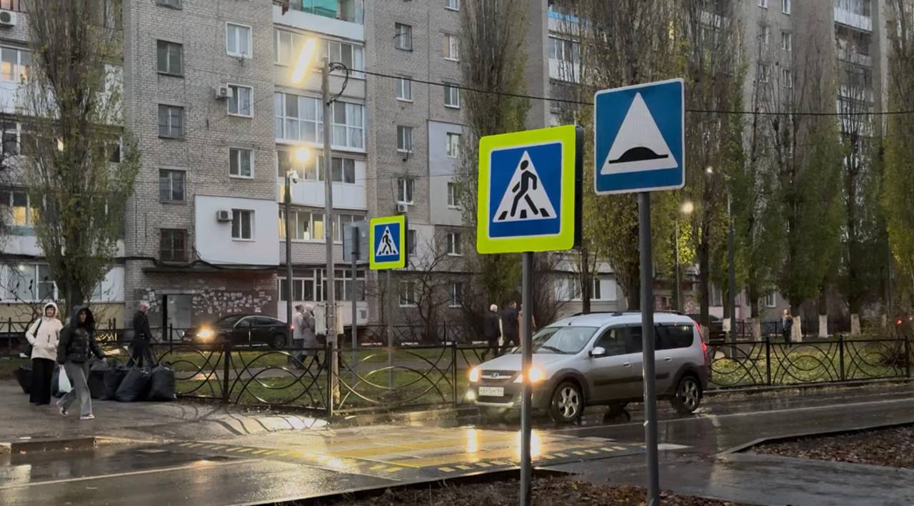 На межведомственном совещании с участием представителей ГИБДД МУ МВД РФ «Энгельсское» и других профильных структур рассмотрели комплекс мероприятий по повышению безопасности дорожного движения, реализованный в этом году На межведомственном совещании с участием представителей ГИБДД МУ МВД РФ «Энгельсское» и других профильных структур рассмотрели комплекс мероприятий по повышению безопасности дорожного движения, реализованный в этом году