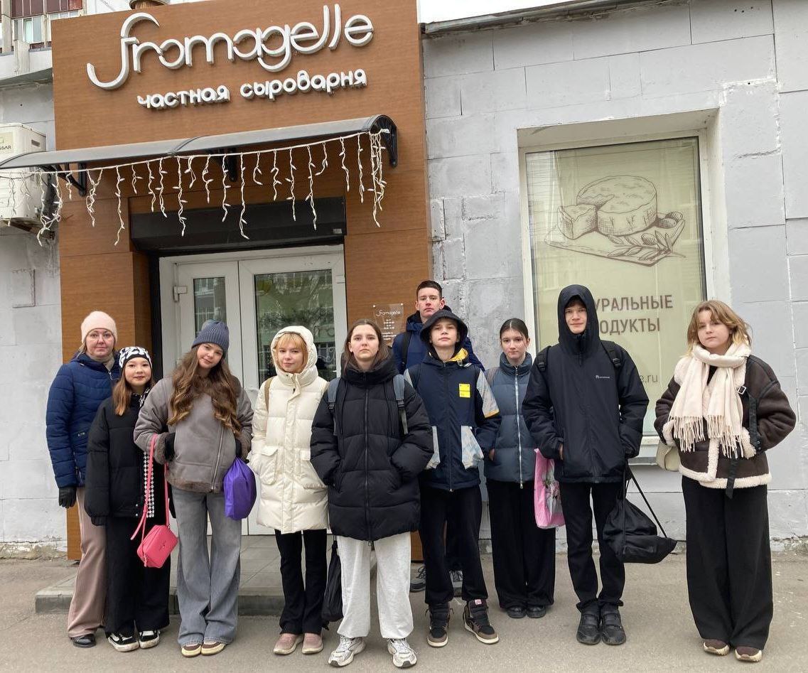 Школьники Саратова познакомились с работой современной сыроварни