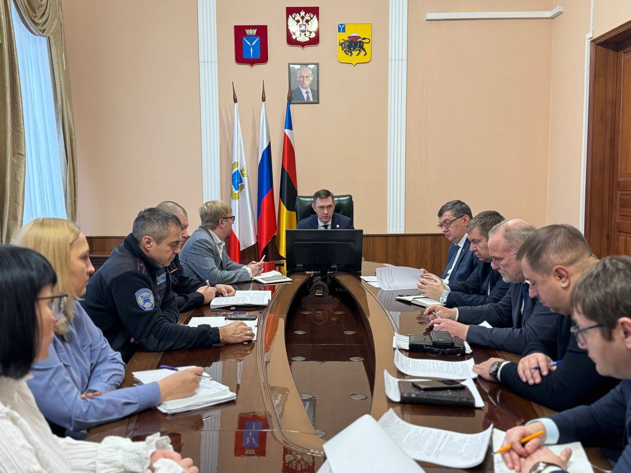 На межведомственном совещании с участием представителей ГИБДД МУ МВД РФ «Энгельсское» и других профильных структур рассмотрели комплекс мероприятий по повышению безопасности дорожного движения, реализованный в этом году На межведомственном совещании с участием представителей ГИБДД МУ МВД РФ «Энгельсское» и других профильных структур рассмотрели комплекс мероприятий по повышению безопасности дорожного движения, реализованный в этом году