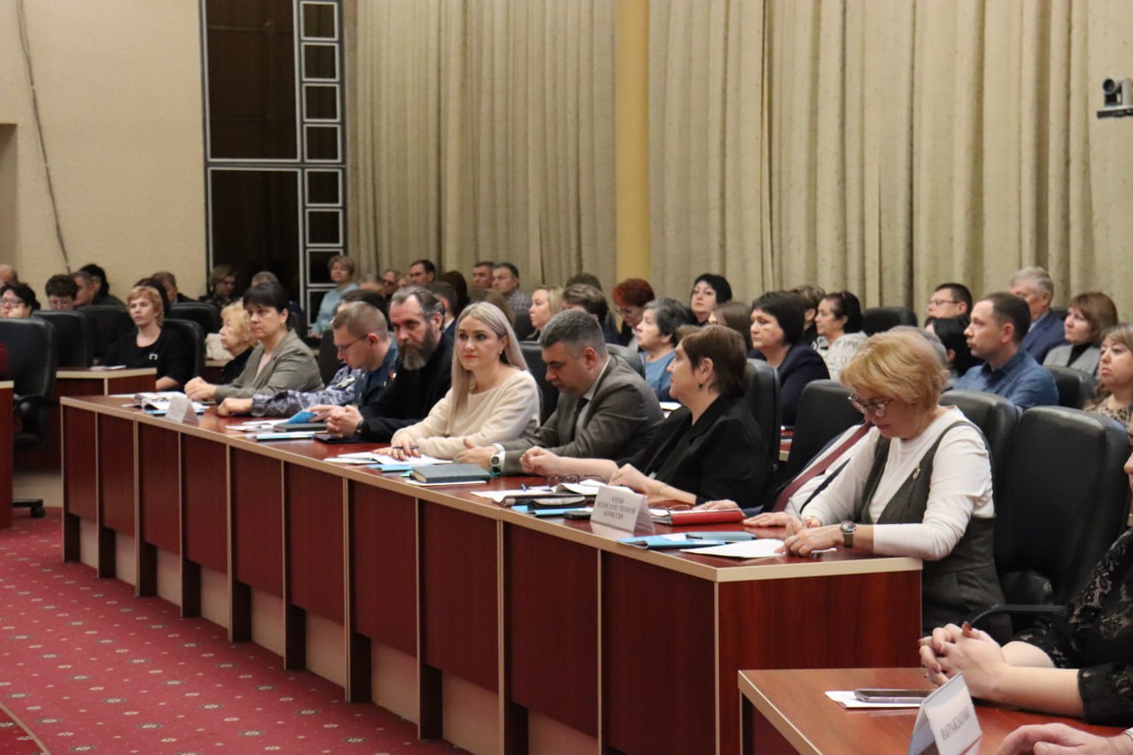 В Саратовской области внедряется единая система воспитания в детских оздоровительных лагерях В Саратовской области внедряется единая система воспитания в детских оздоровительных лагерях