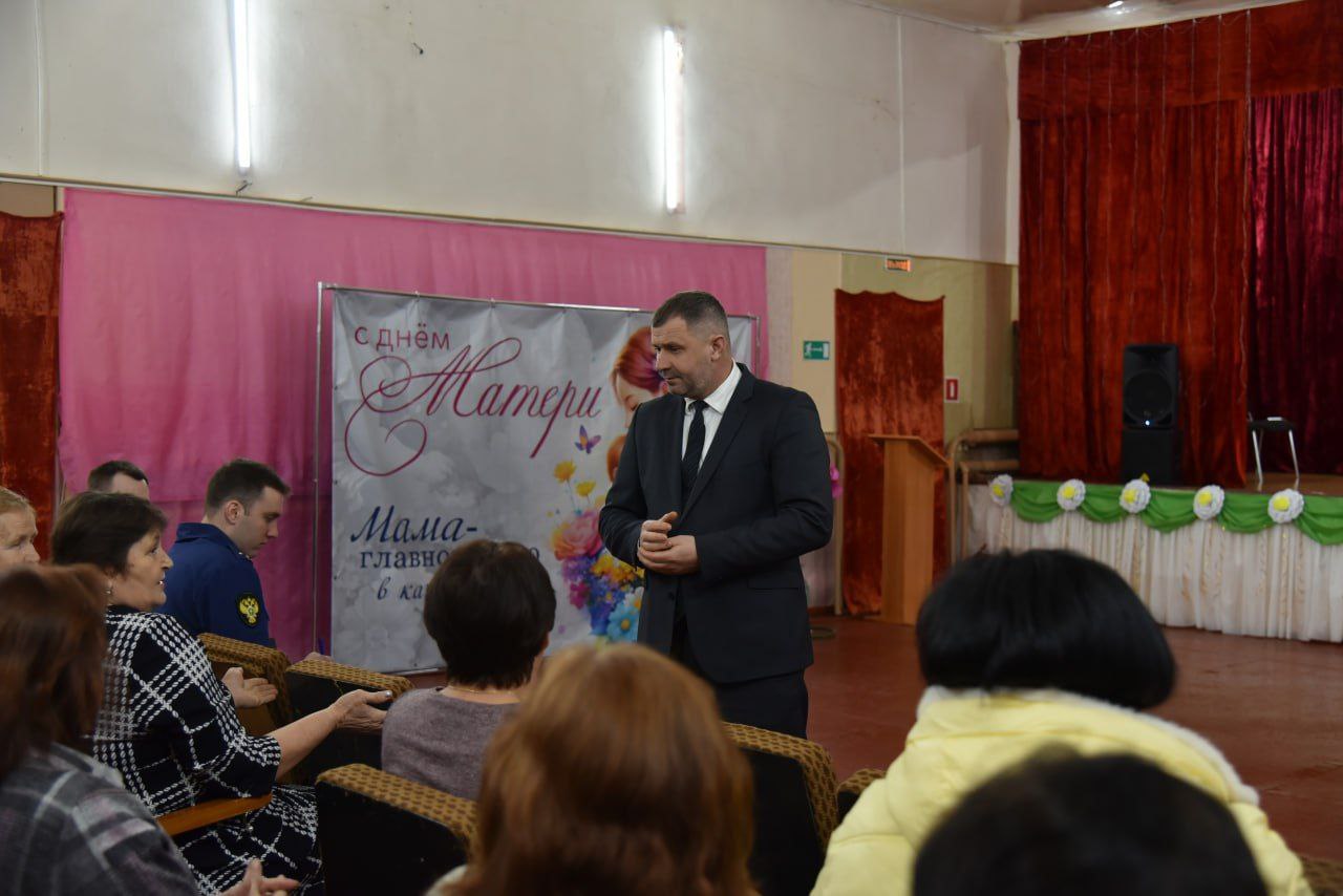 Провели встречу с жителями поселка Грачи