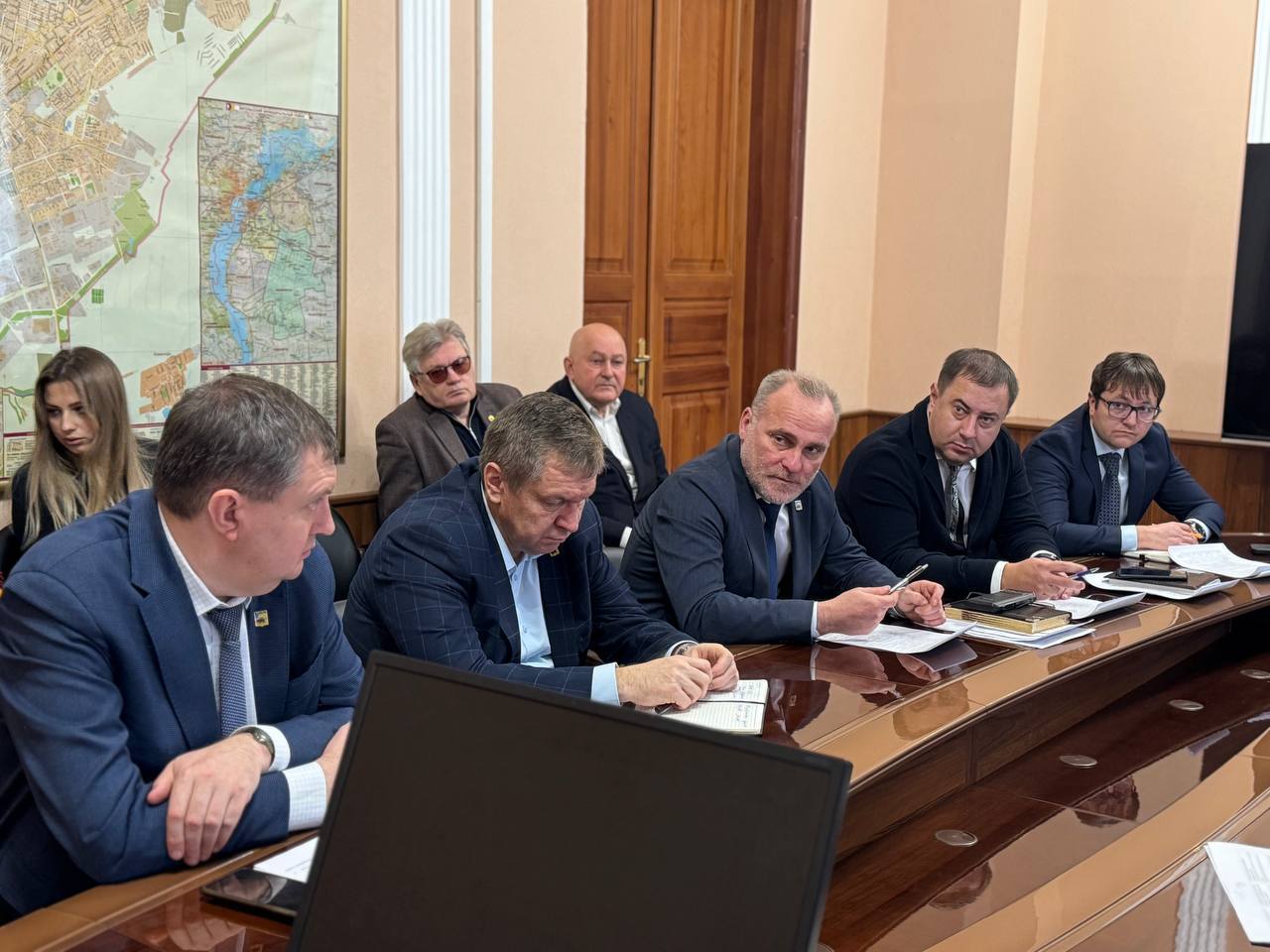 На межведомственном совещании с участием представителей ГИБДД МУ МВД РФ «Энгельсское» и других профильных структур рассмотрели комплекс мероприятий по повышению безопасности дорожного движения, реализованный в этом году На межведомственном совещании с участием представителей ГИБДД МУ МВД РФ «Энгельсское» и других профильных структур рассмотрели комплекс мероприятий по повышению безопасности дорожного движения, реализованный в этом году