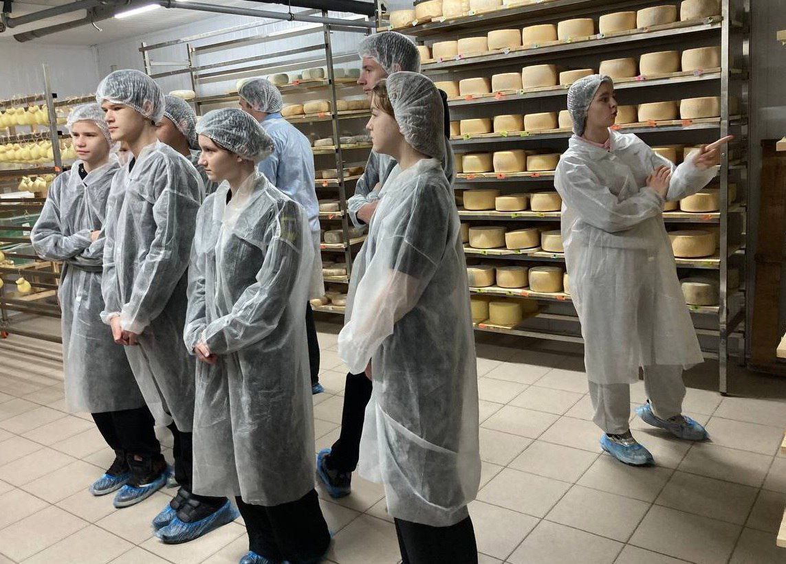 Школьники Саратова познакомились с работой современной сыроварни Школьники Саратова познакомились с работой современной сыроварни