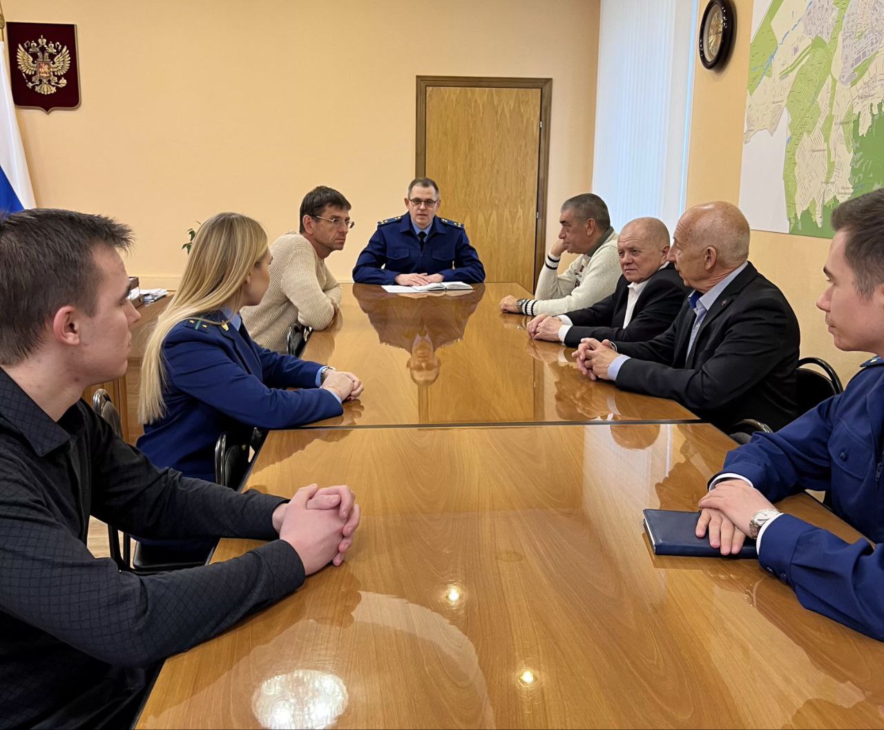 В День юриста в прокуратуре Ленинского района Саратова состоялась встреча ветеранов надзорного ведомства с молодыми работниками В День юриста в прокуратуре Ленинского района Саратова состоялась встреча ветеранов надзорного ведомства с молодыми работниками