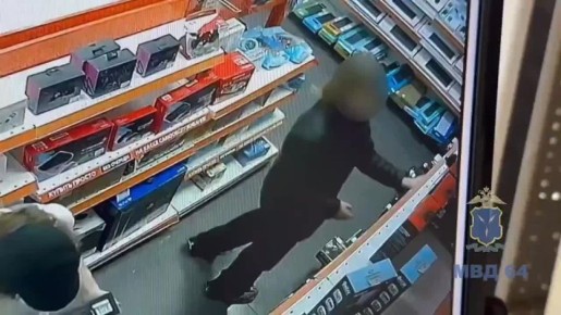 В Саратове полицейские вычислили подростков, подозреваемых в трех кражах из магазина