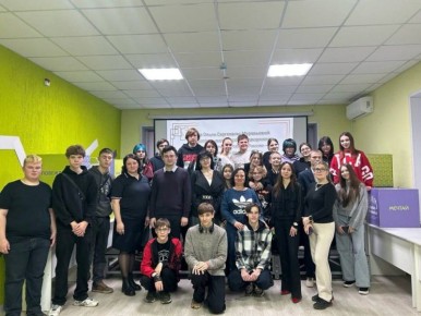 В Энгельсском Доме молодежи инспектор по делам несовершеннолетних отдела полиции № 2 в составе МУ МВД России «Энгельсское» провела профилактическую беседу на тему: «Вандализм на общественных территориях и его последствия»