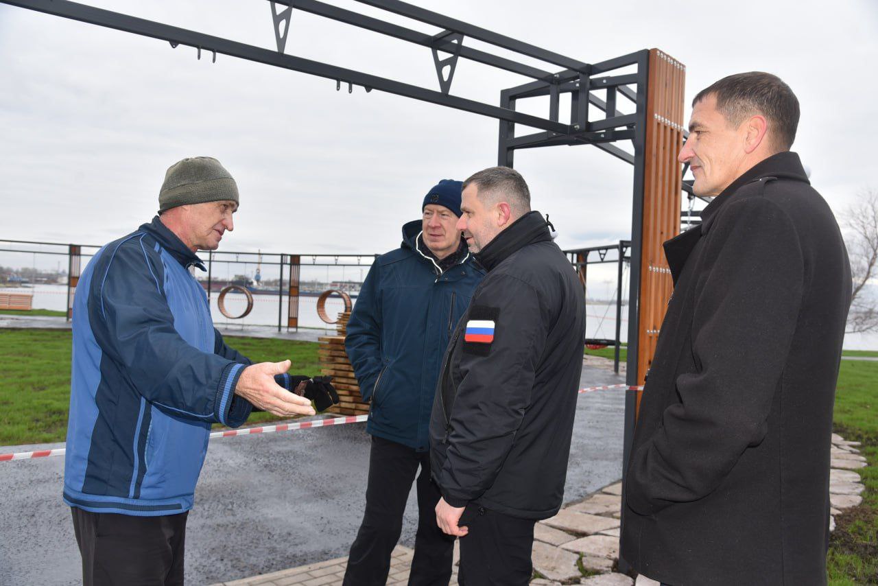 В сквере на Братьев Захаровых закончили укладывать плитку В сквере на Братьев Захаровых закончили укладывать плитку